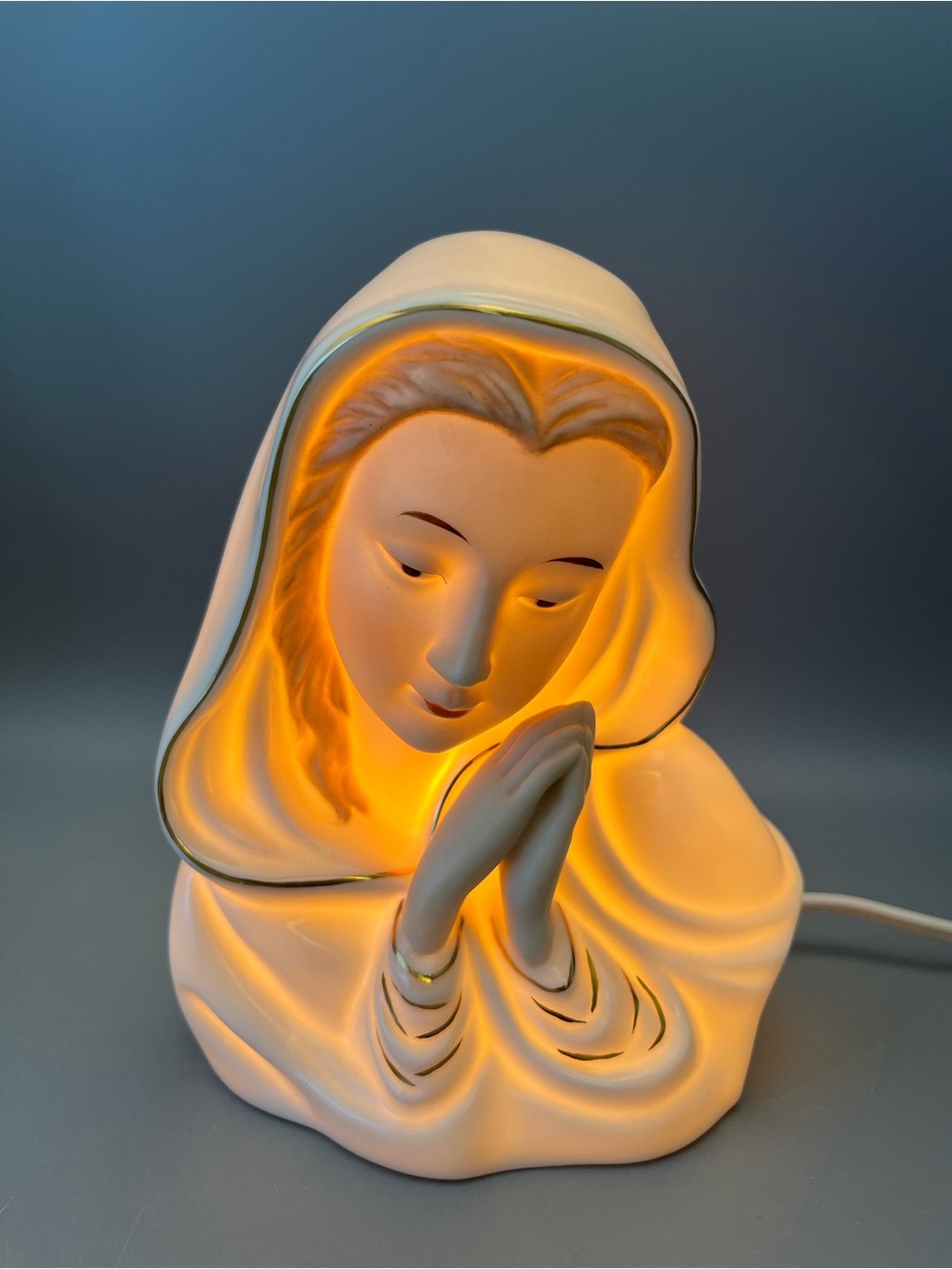 Vintage 2001 Praying Mother Mary Light Up Porcelain Figure. 6 Inches Tall.